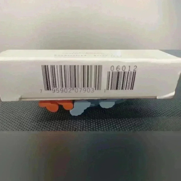 Hallmark Keepsake Baby's First Christmas 2009 Tree Photo Ornament - Picture 4 of 5